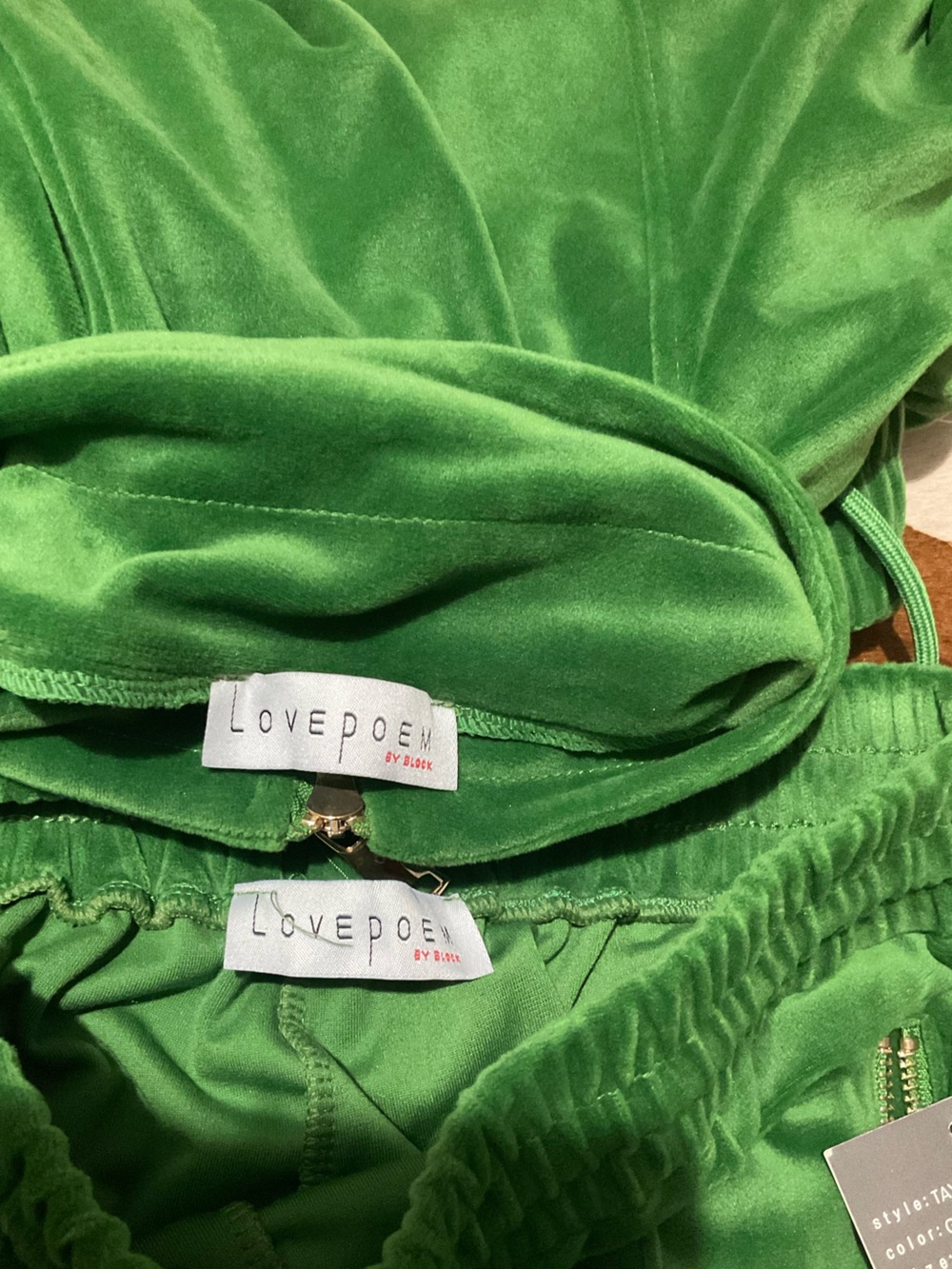 NWT Vibrant Green Velour Track Suit Cropped Jacket Wide Leg Pants Size Small - Picture 11 of 12
